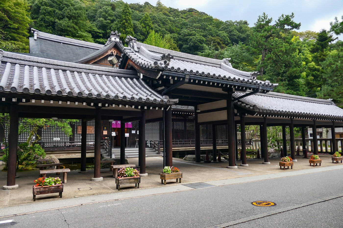 The frontage of the Gosho-no-yu bathhouse, one of the seven sotoyu of Kinosaki Onsen.