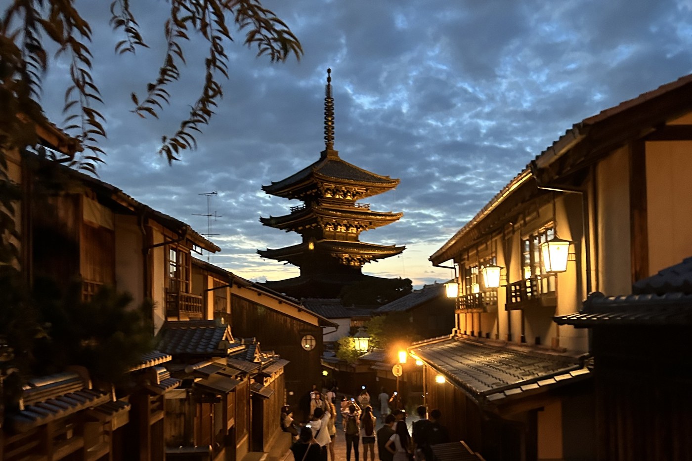 The Yasaka-no-to pagoda at dusk, seen from a lane in Kyoto's Higashiyama district.