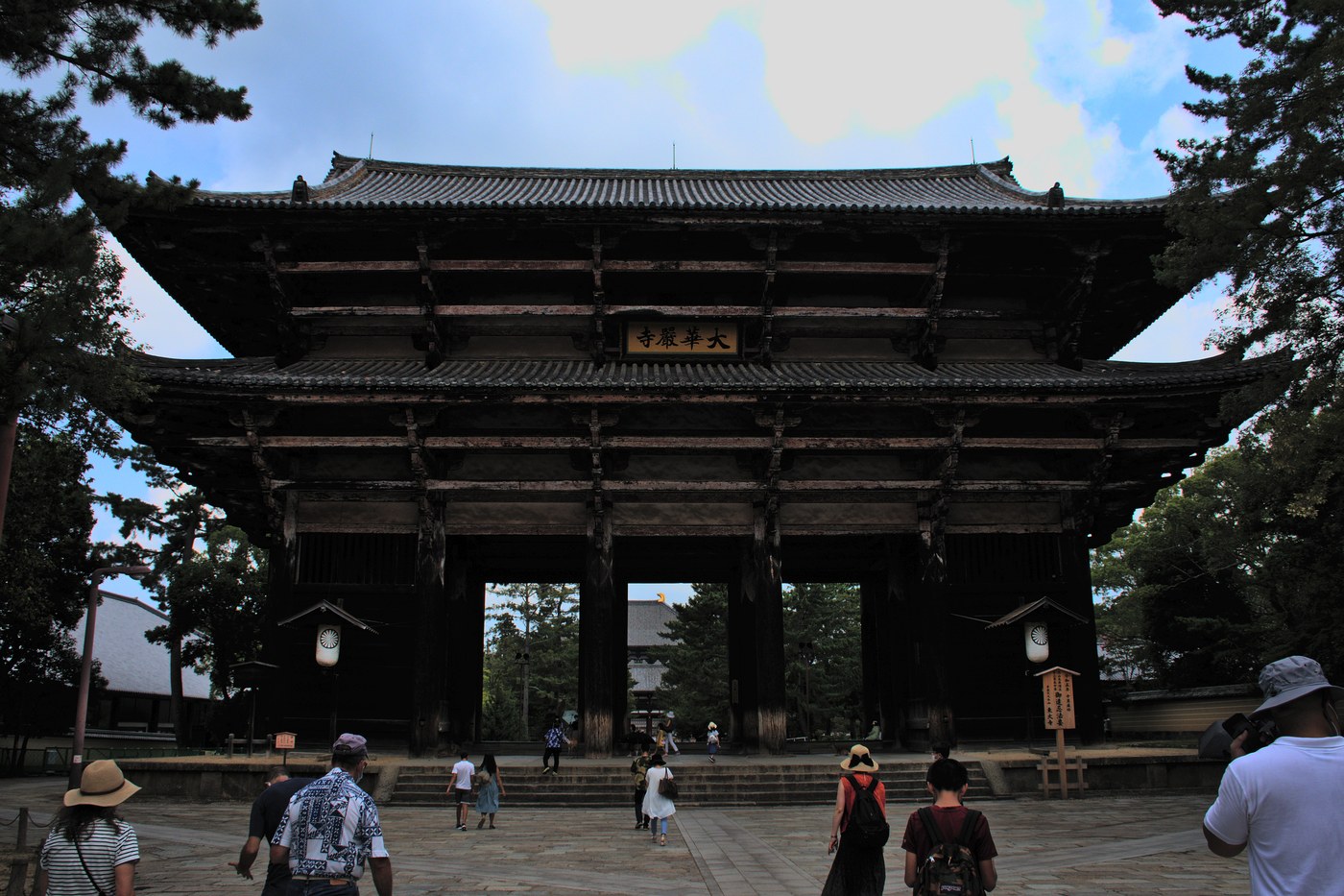 The great wooden Nandaimon gate of Todai-ji, in Nara, under a cloudy sky.